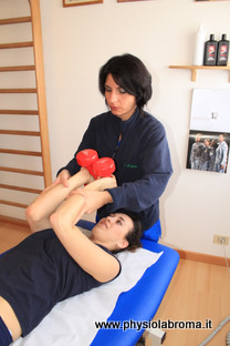 fisioterapia braccia rinforzo pettorali